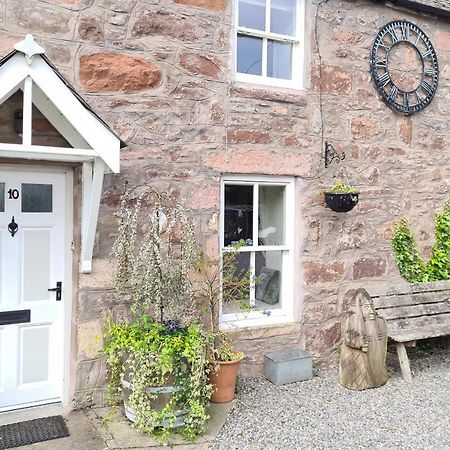 Alexander Courtyard Apartment Inverness Exterior photo